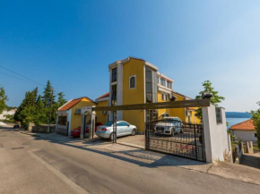 Apartment Pericic Zuti